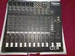 Mackie mixerbord new condition low used intrested contected me