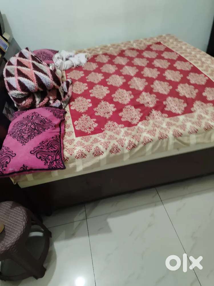 Famele FLATEMENT shareing