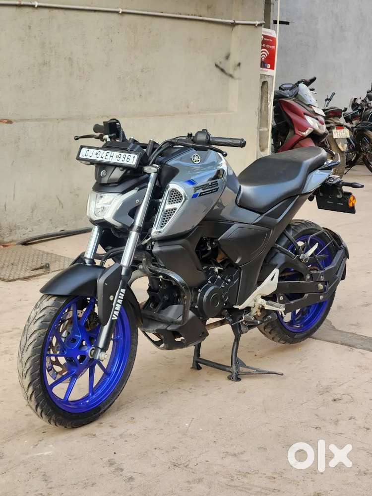 Yamaha FZS V4.0(9999 ડાઉનપેમેનટ ભરીને બાકીની લોન થઈ જશે)