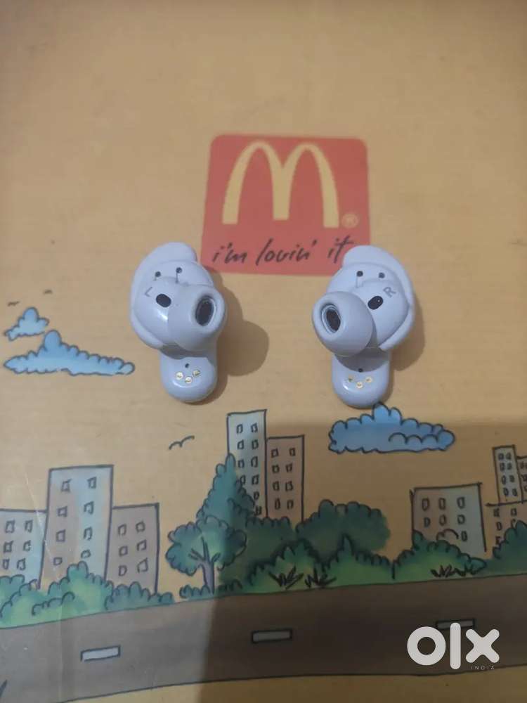 Bose earbuds with bill