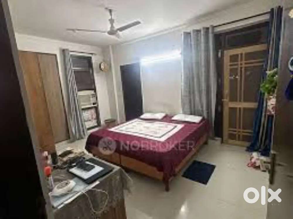 Need a female room partner