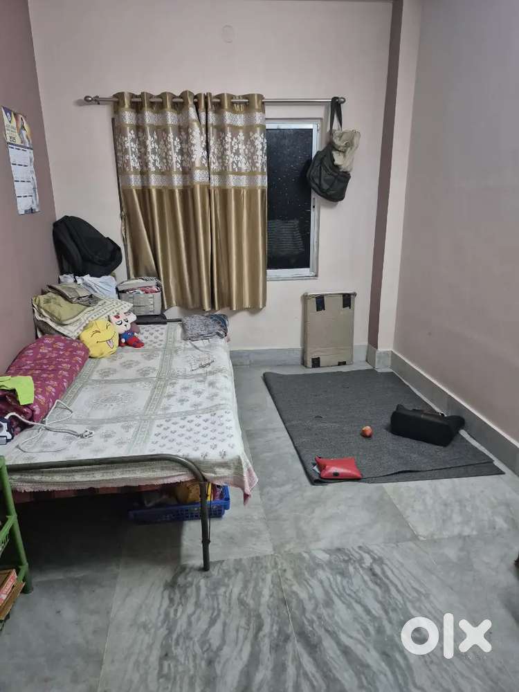 I am searching one female roommate for my one room