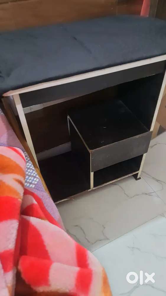 Computer table good condition