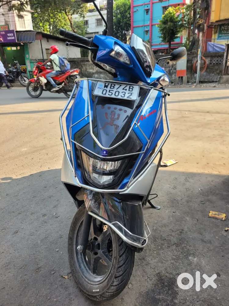 Selling my brand new Suzuki Avenis 125  1400kms driven