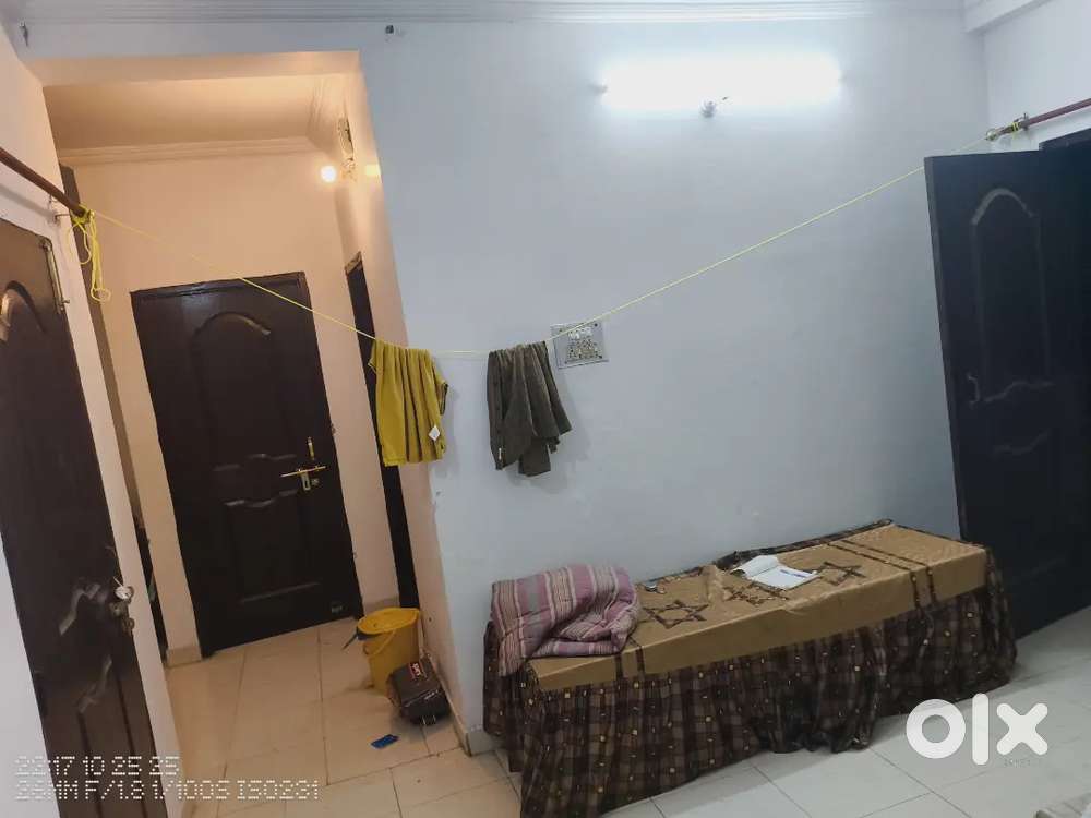 In 3bhk one room for one student. Brahmin and thakur only neet aspiran