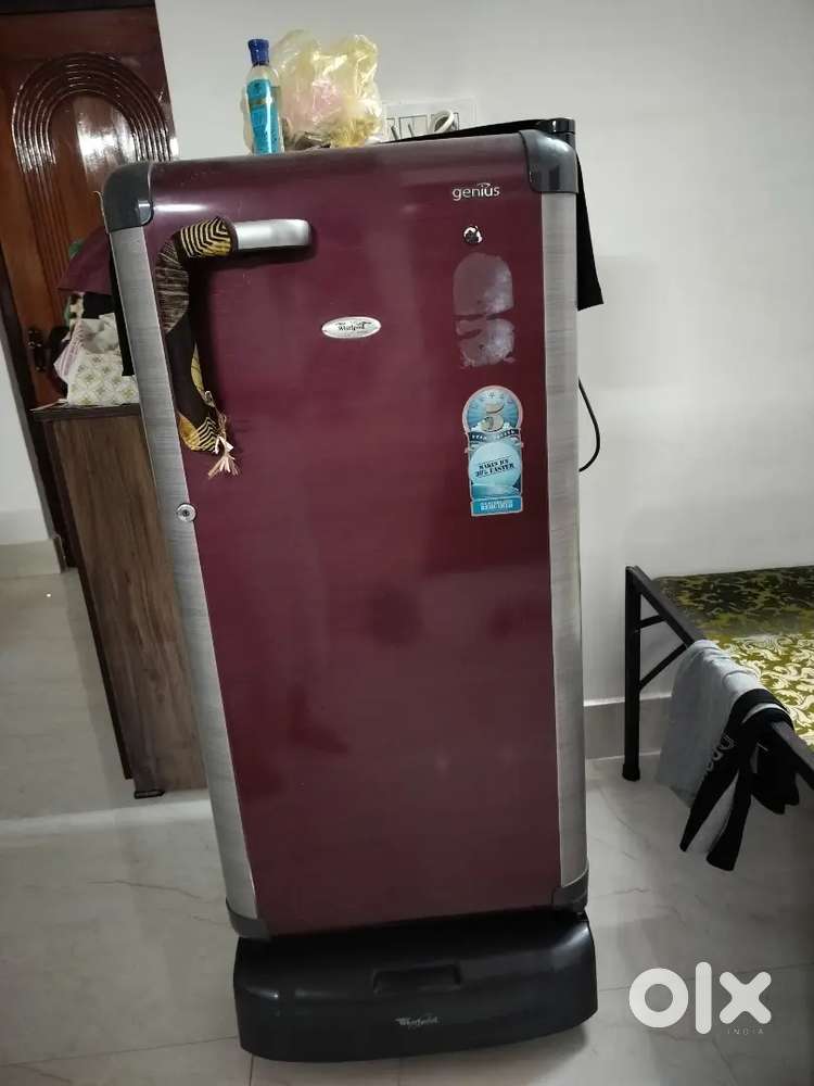Fridge selling at price 7500/-