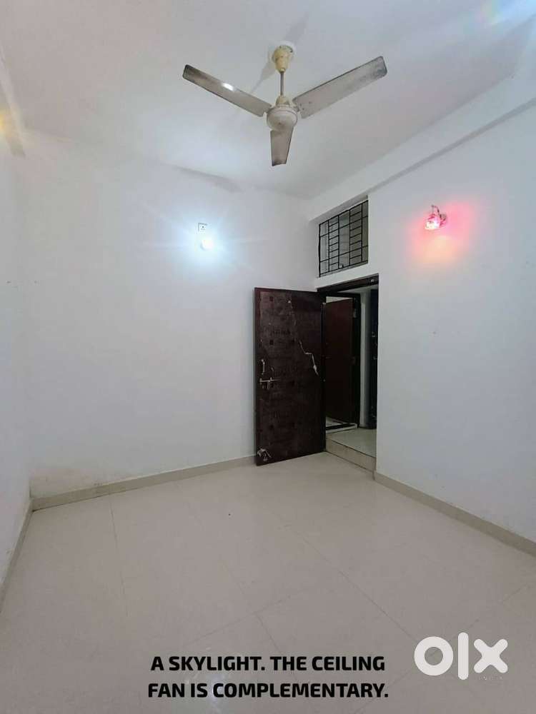 2 ROOM-SET FOR RENT (2 कमरे का सेट किराए के लिए)