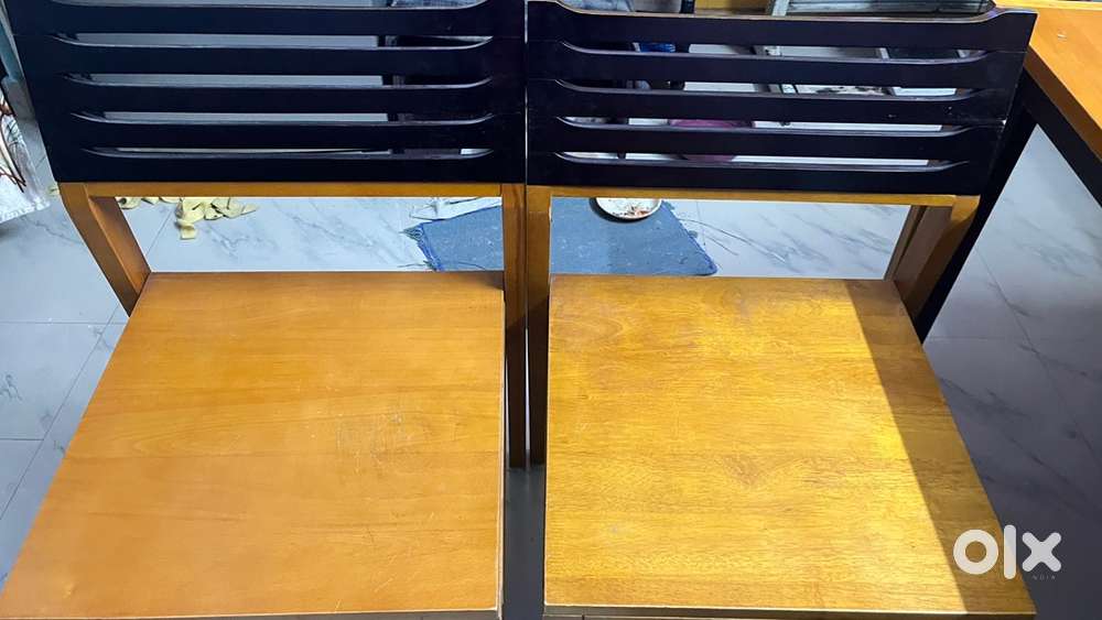 Dining table for sale