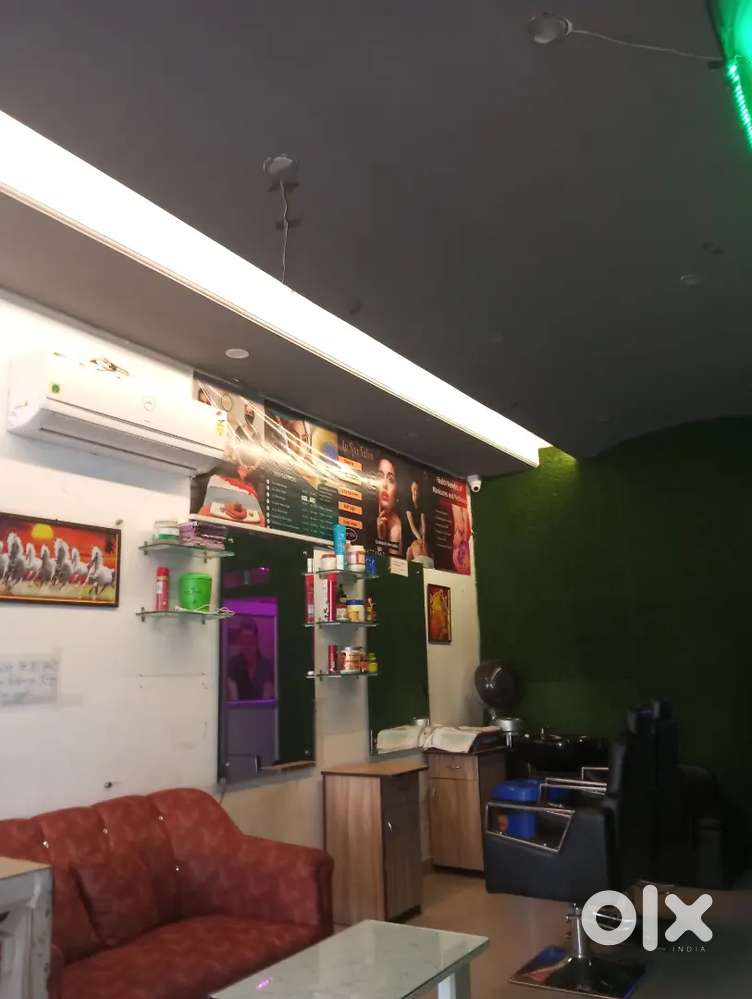 Need a fresher girl for receptionist cum spa therapist