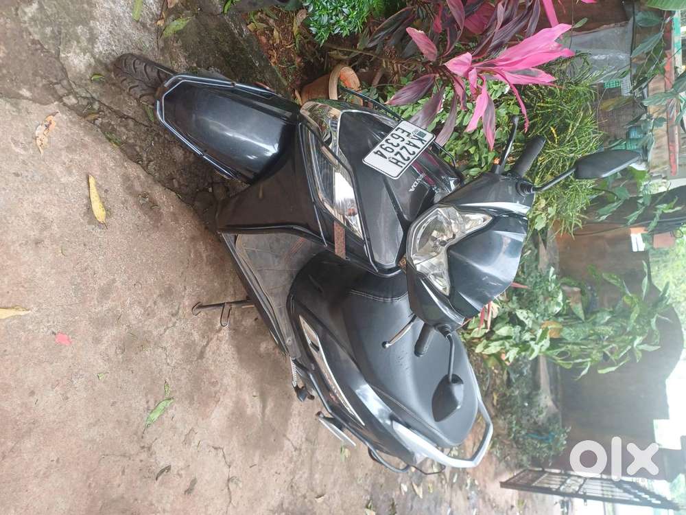 Activa 4g 2019 model gyey colour new tyre well maintained in showroom