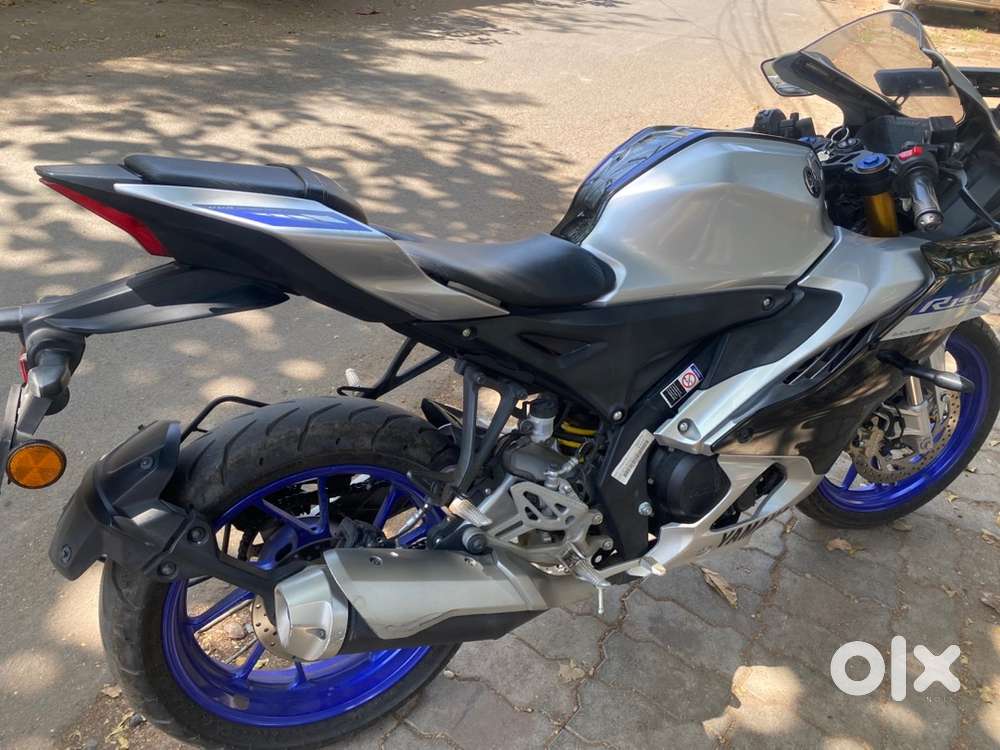 R15 V4 M edition with quick shifter (gear up with out clutch)