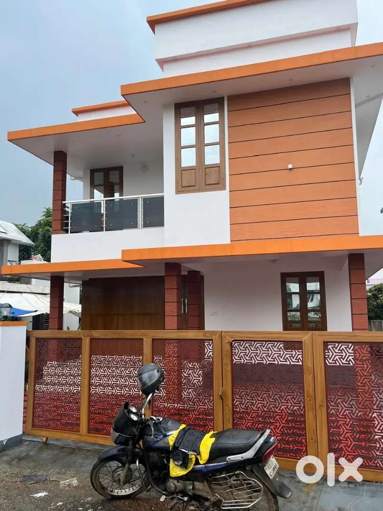 Aluva sreemoolanagaram 4.5cent house for sale