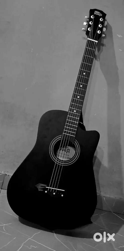 I want to sell guitar black acoustic