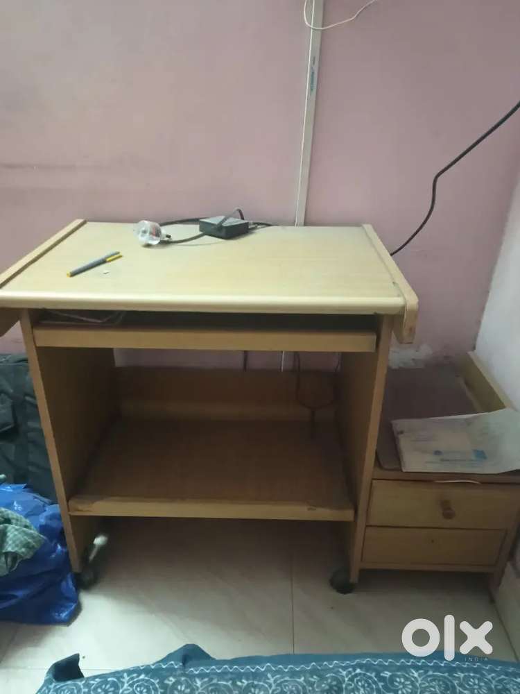 Computer table