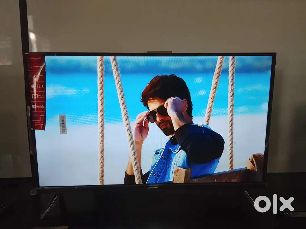 Wanted tellecalling head in a led tv showroom