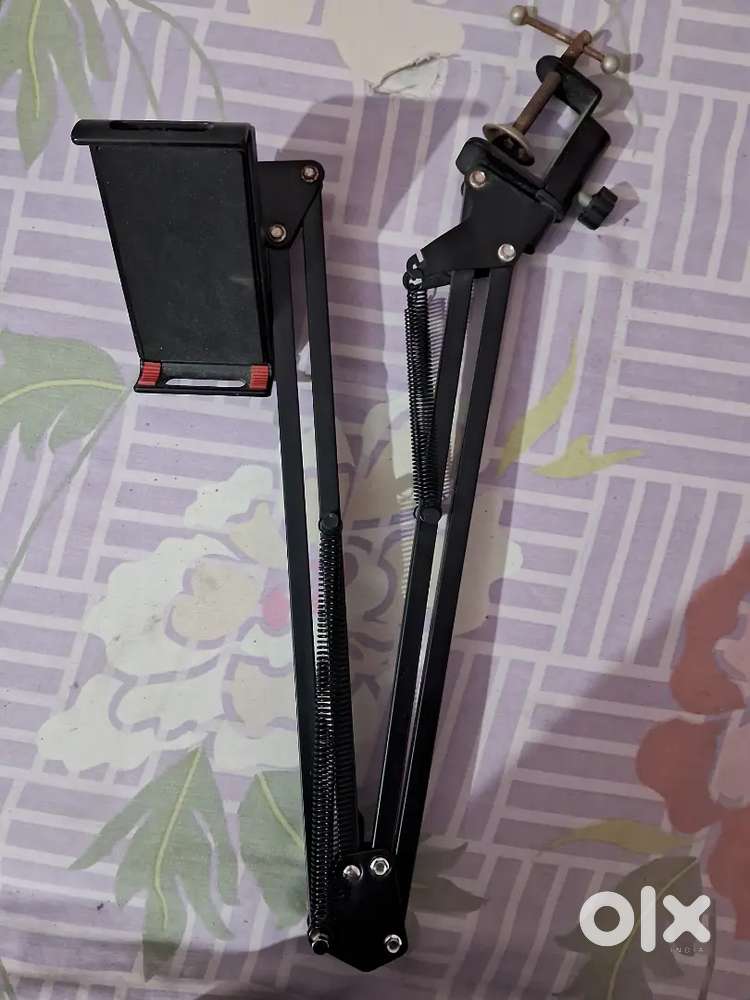Mobile stand attached on the table