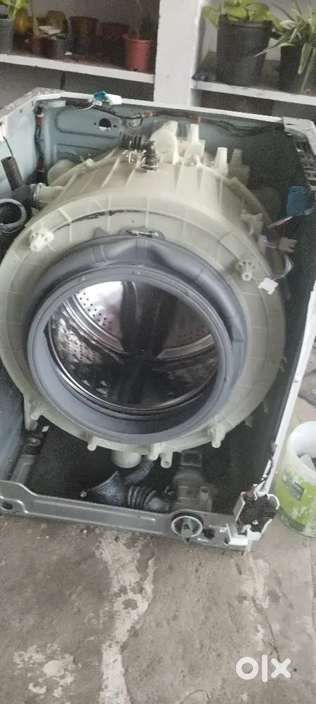Washing machine service technician