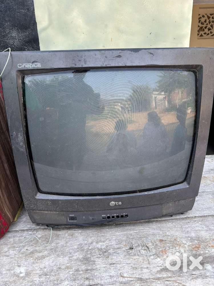 LG crt TV on condition hai