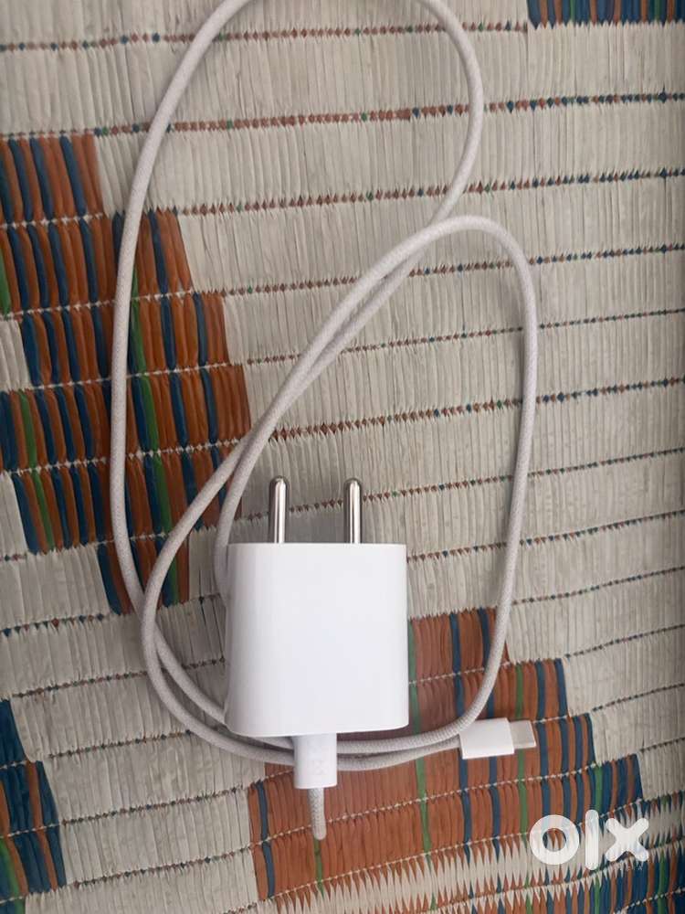Iphone 15 plus charger