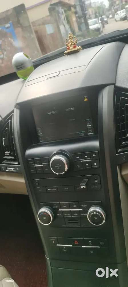 Mahindra XUV500 2015 Doctor's Car show room conditions