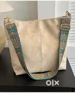 Handbags n purse for women.
