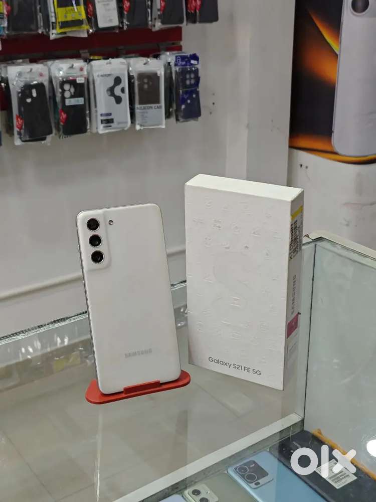 Samsung s21fe / 8gb / 128gb / white colour
