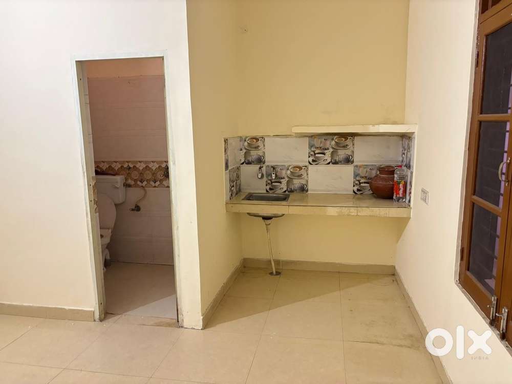 Rooms for rent with attached kitchen and bathroom