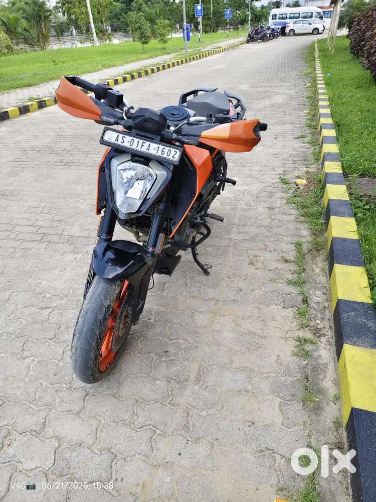 DUKE200 New Condition 1st owner