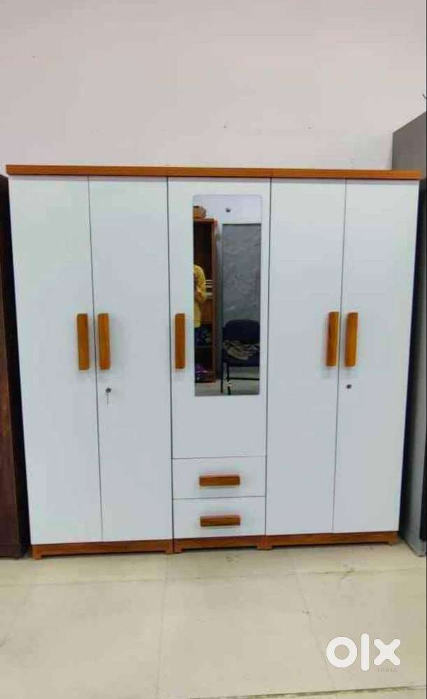 5 DOOR WARDROBE WITH SPACIOUS STORAGE