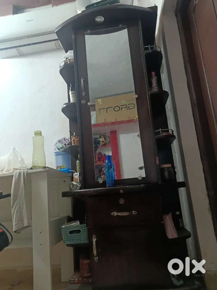 Dressing table