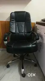 Clinic / Office Comfortable Chair – Good Condition