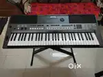 Yamaha keyboard PSR I400 with accessories