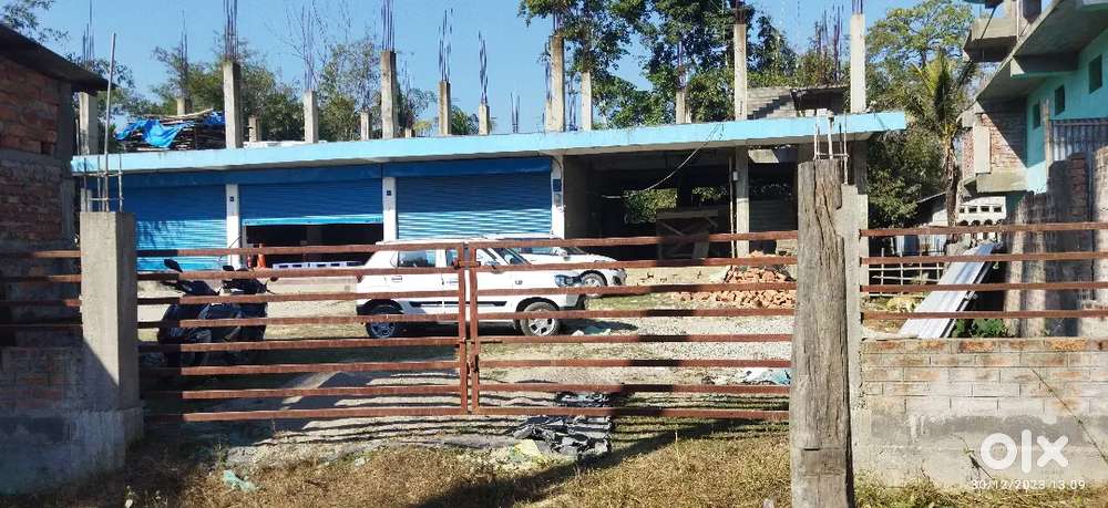 For rent commercial space parking available