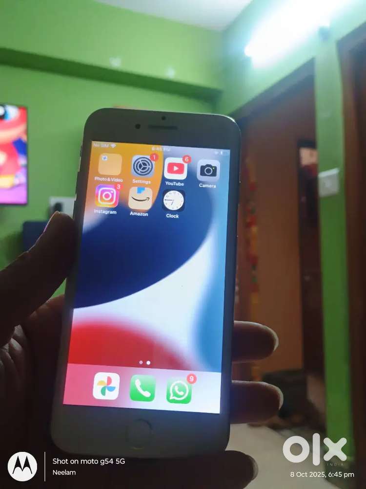 I phone 7 silver colour .
