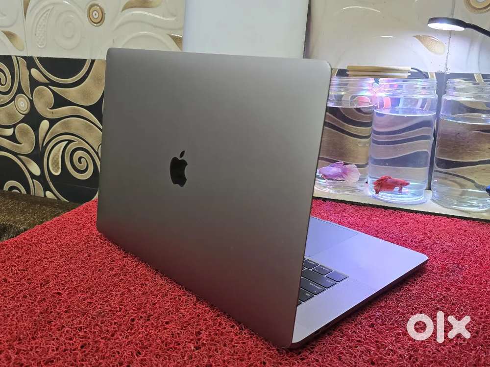 Apple Macbook Pro i9 16gb Ram 512gb SSD 5.5GB Graphics 15inch Touchbar