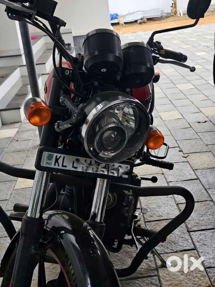 Thunderbird 350x - Roving Red - Fully Showroom Service maintained