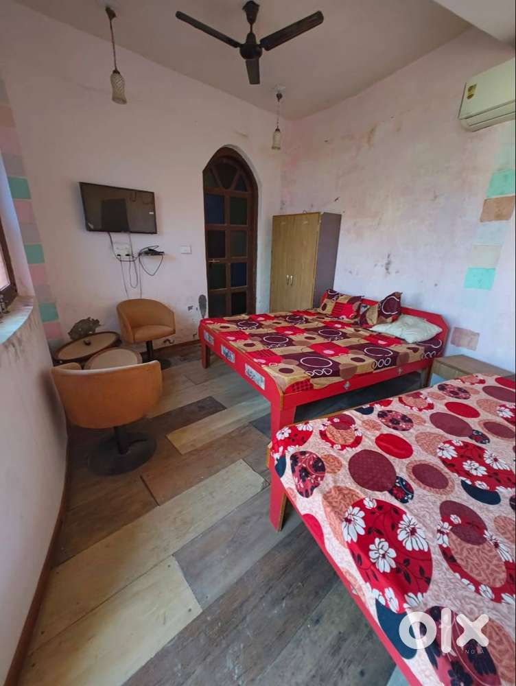 Furnished 1 Room + bathroom with food available for rent in Valinda