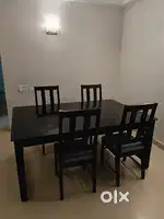 Posh Dining  table in excellent condition