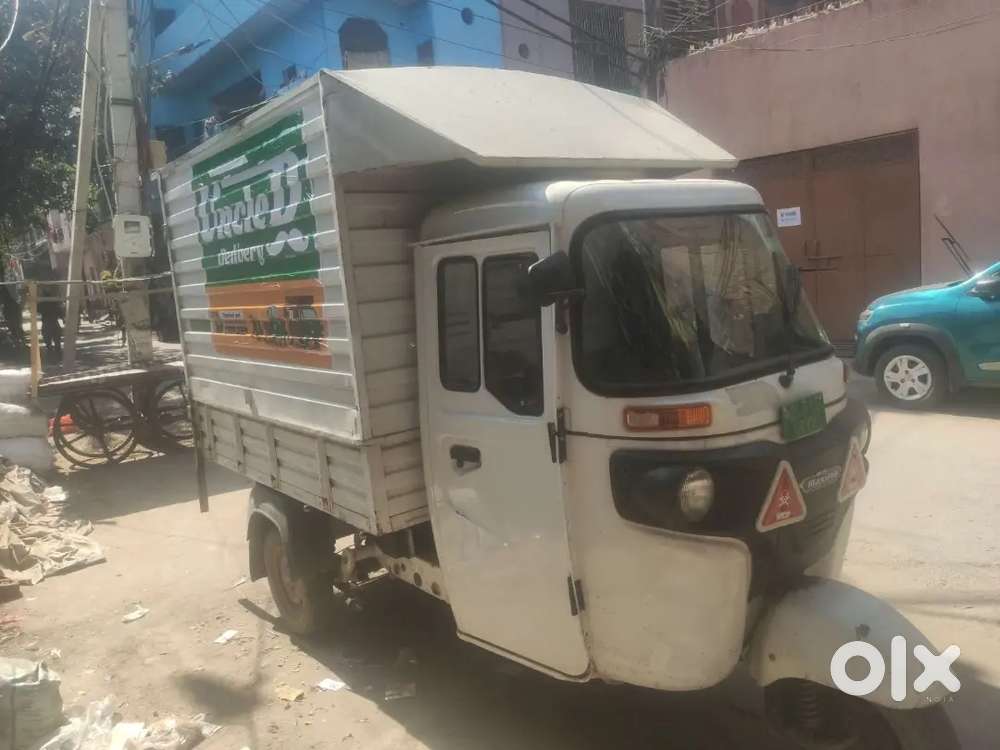 Electric three wheeler driver