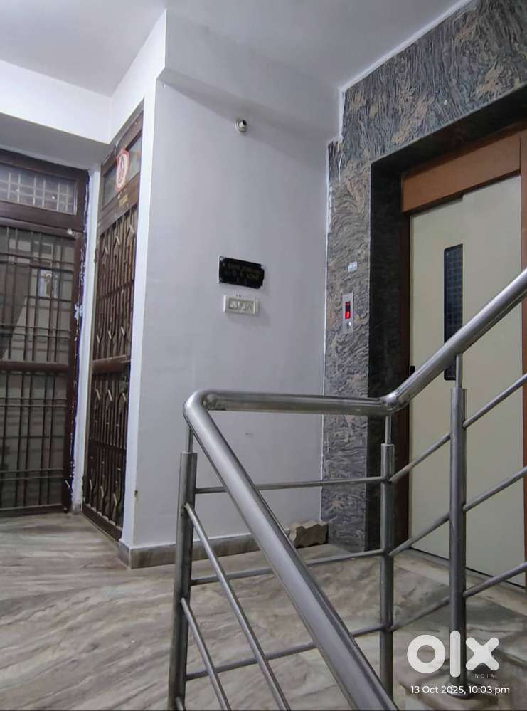Prime location 2 bhk flat with 2 balcony