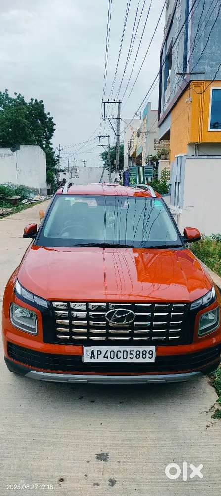 Hyundai Venue 2024 Petrol Well Maintained