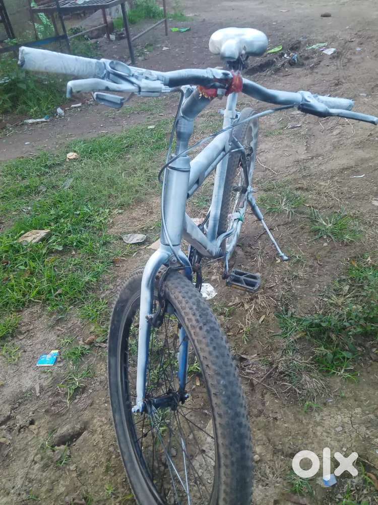 Cycle with and black