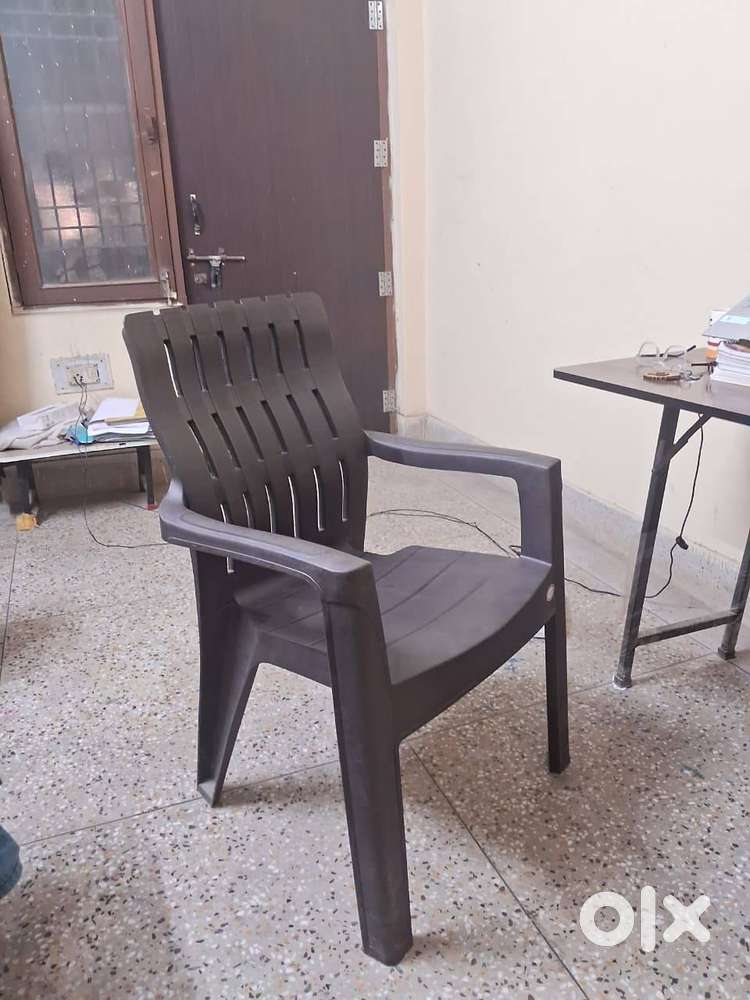 Good Quality Plastic Chair – Like New Condition