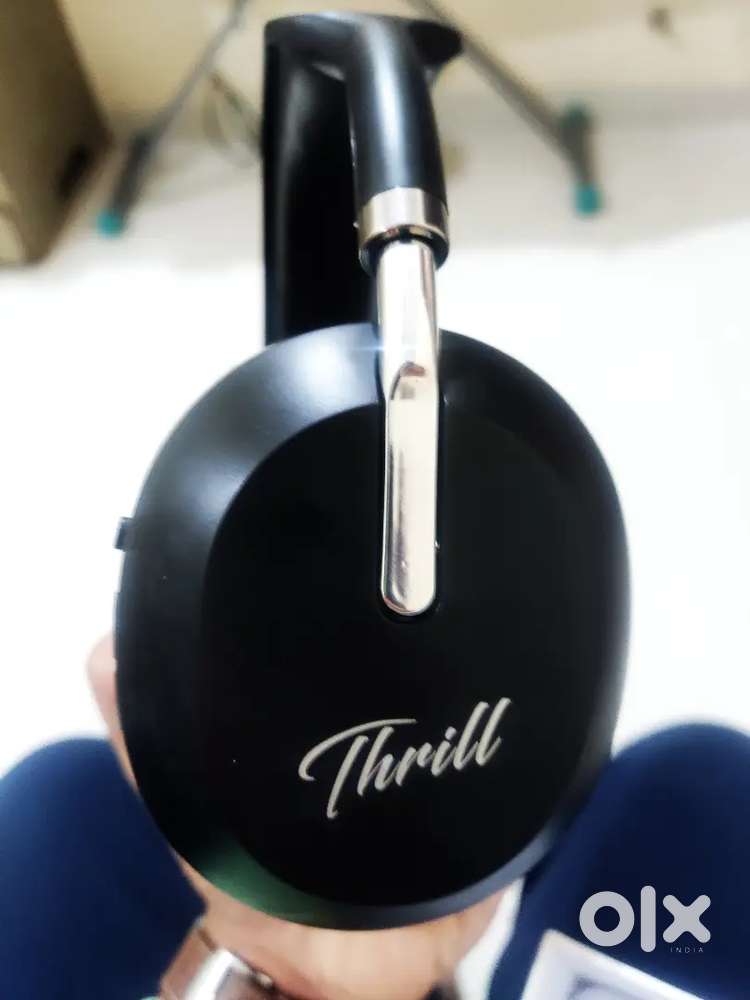 Luxury theme bllack headset