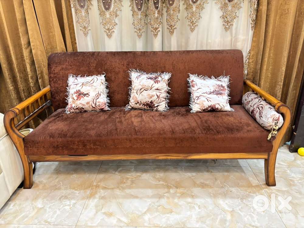 5 Seater Sangwan Wood Sofa Set.
