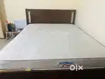 Selling mattress 6*5 queez size, used very less