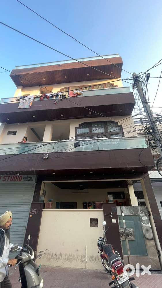 4 bedroom 2 bathroom 1 kitchen 1 living area