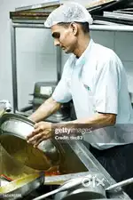 Saaf safai ke liye staff aur helper chaiye
