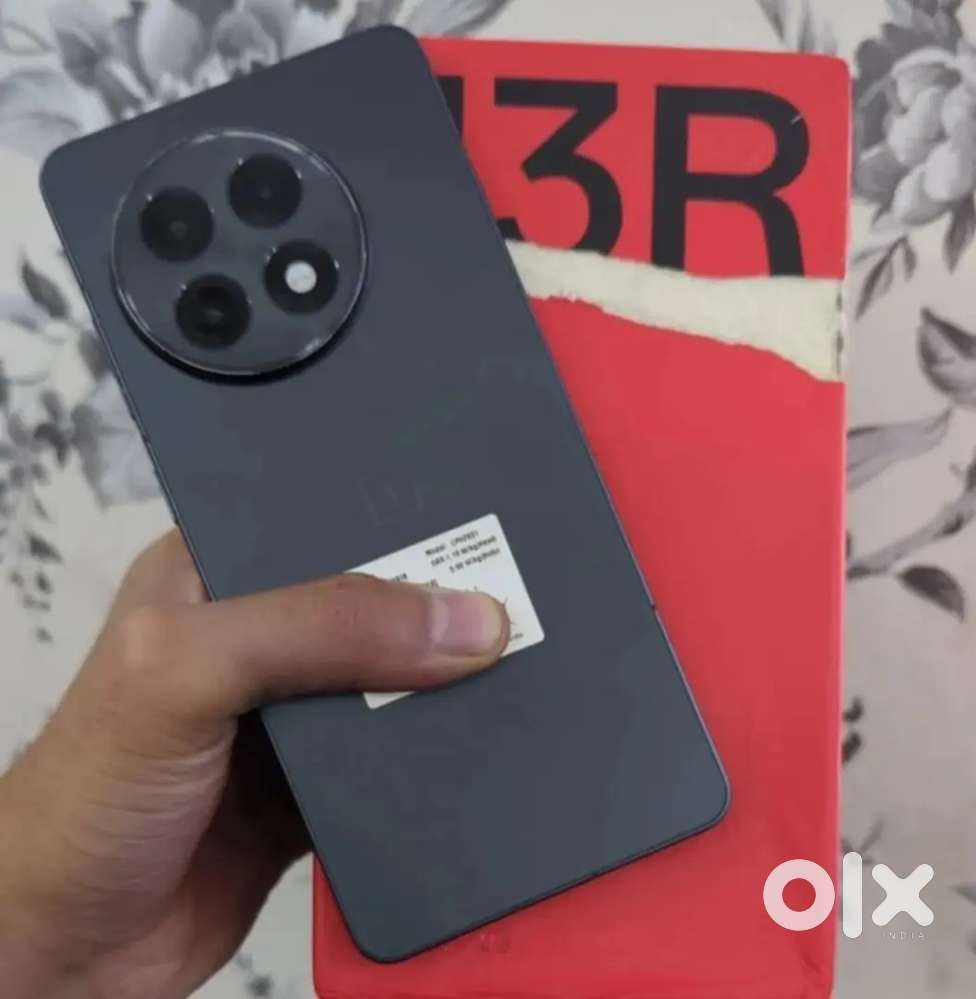 8/128gb. Under warranty