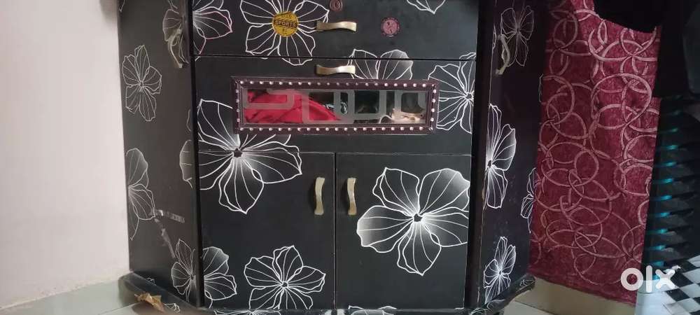Corner table